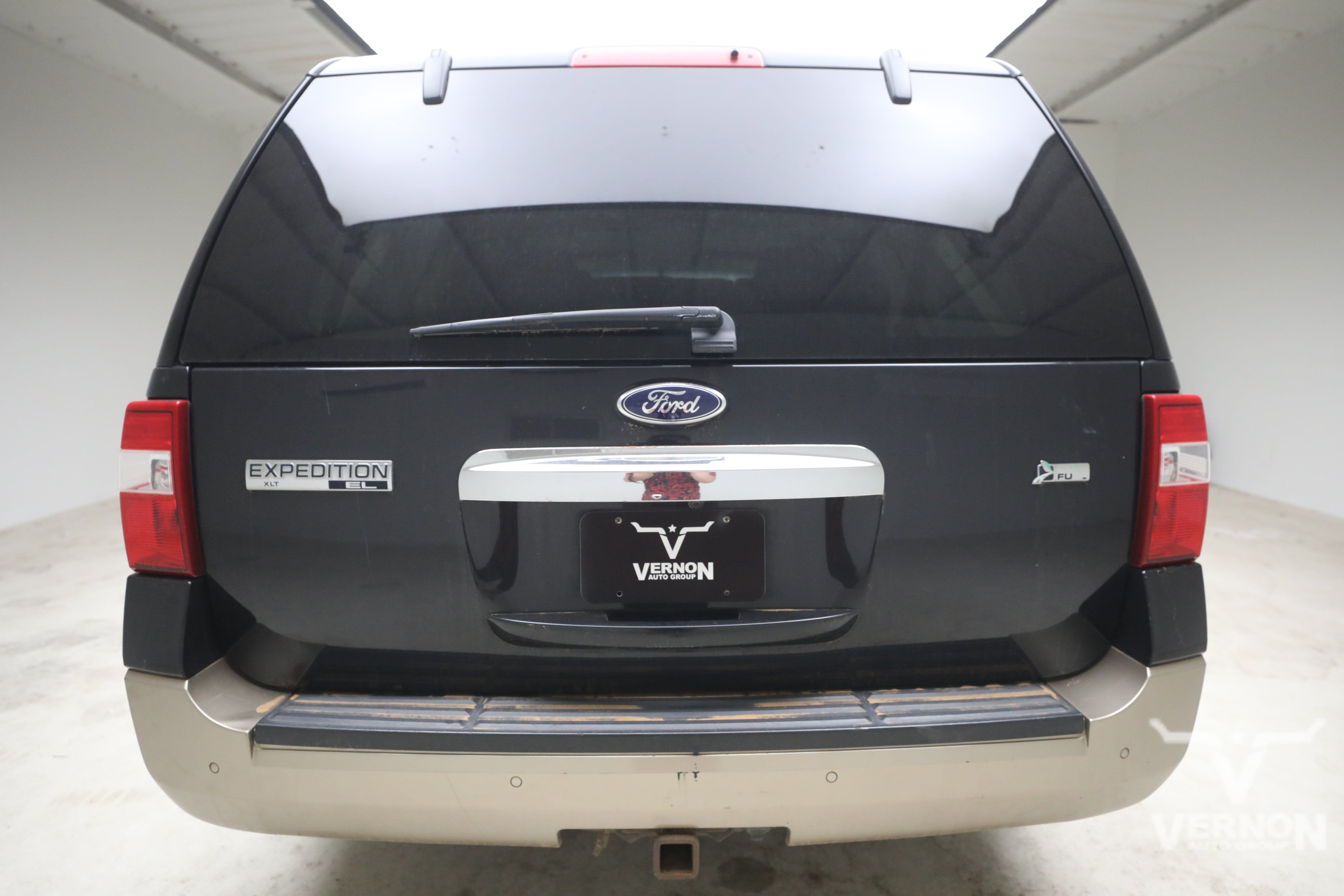 Used 2014 Ford Expedition EL XLT w/ Equipment Group 202A AWD/4WD image 2