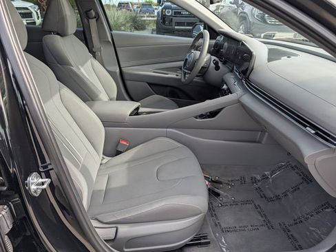 Used 2024 Hyundai Elantra SEL w/ Convenience Package FWD image 32