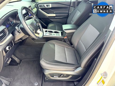 Used 2022 Ford Explorer XLT image 12