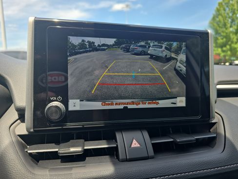 Used 2025 Toyota RAV4 XLE FWD image 21