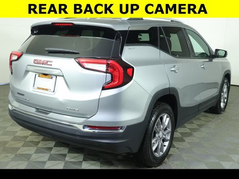 Used 2024 GMC Terrain SLT image 11