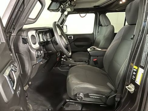 Used 2024 Jeep Wrangler Unlimited AWD/4WD image 10