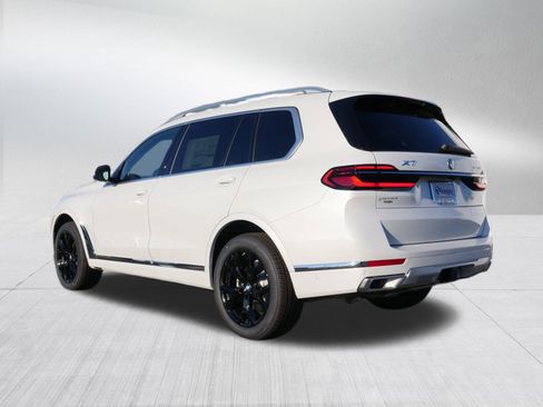 New 2026 BMW X7 xDrive40i w/ Premium Package image 5