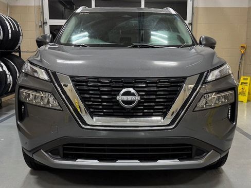 Used 2023 Nissan Rogue SL image 3