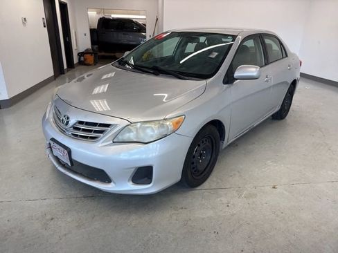 Used 2013 Toyota Corolla LE image 4