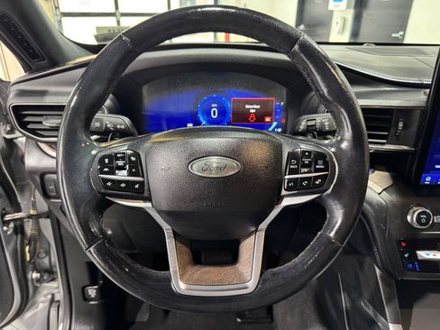 Used 2020 Ford Explorer Platinum w/ Premium Technology Package AWD/4WD image 12