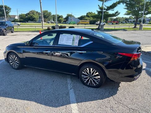 Used 2025 Nissan Altima 2.5 SV FWD image 18