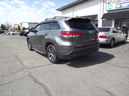 Used 2017 Toyota Highlander LE w/ Carpet Mat Package image 3