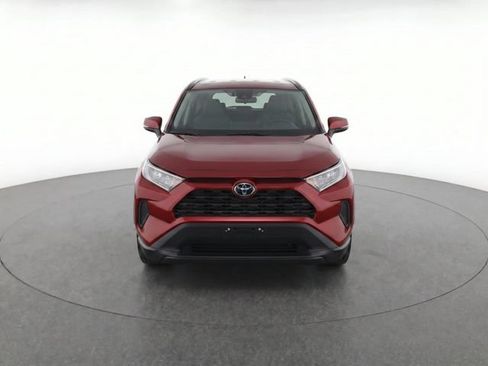 Used 2020 Toyota RAV4 LE FWD image 2