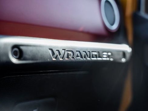 Used 2021 Jeep Wrangler Unlimited Rubicon AWD/4WD image 38
