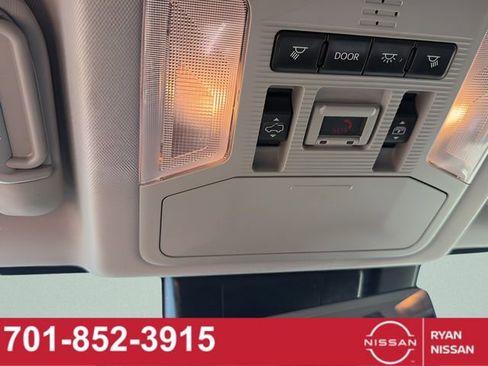Used 2020 Toyota RAV4 Limited AWD/4WD image 19