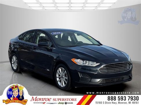 Used 2020 Ford Fusion SE image 1