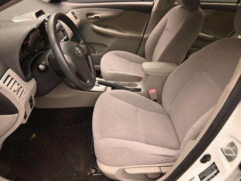Used 2013 Toyota Corolla LE FWD image 16