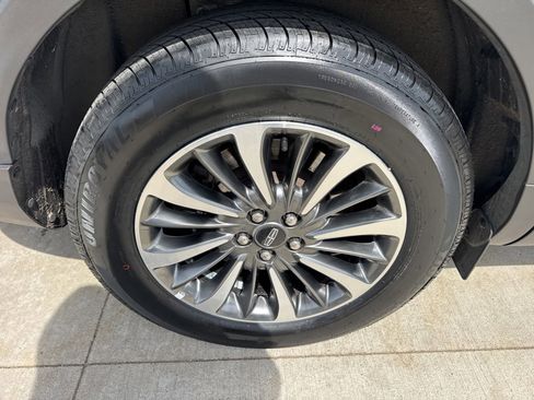Used 2023 Lincoln Nautilus Reserve AWD/4WD image 16
