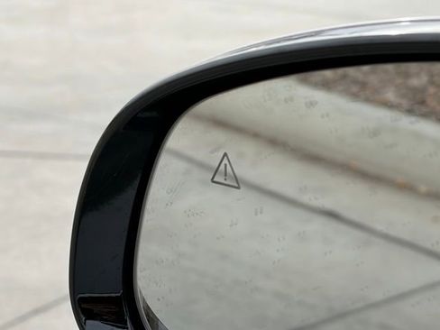 Used 2025 Genesis G70 2.5T image 5