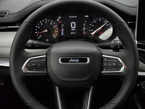 Used 2025 Jeep Compass Limited AWD/4WD image 19
