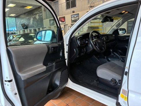 Used 2019 Toyota Tacoma SR image 11