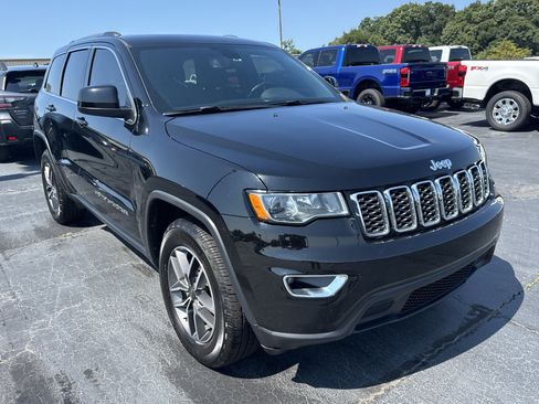 Used 2020 Jeep Grand Cherokee Laredo w/ Laredo X Package RWD image 3