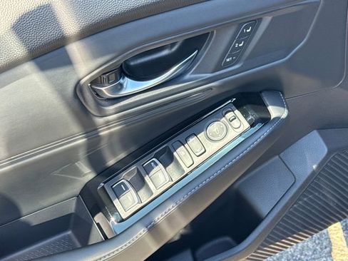 Used 2023 Honda Accord Touring image 5