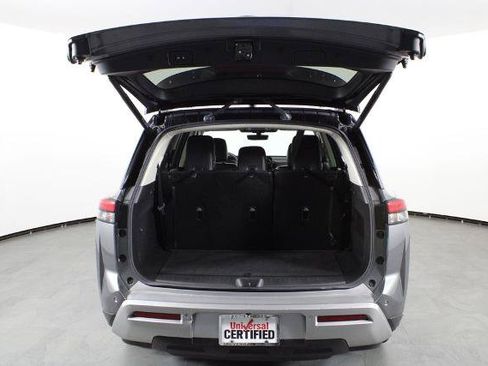 Certified 2024 Nissan Pathfinder SL FWD image 17