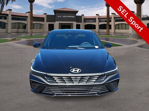 Used 2025 Hyundai Elantra Sport FWD image 3