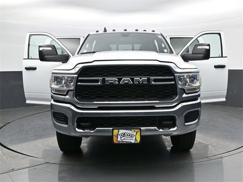 Used 2024 RAM 2500 Tradesman w/ Chrome Appearance Group image 32