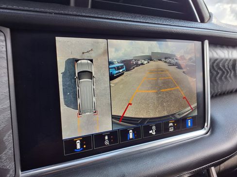 Used 2022 GMC Yukon XL Denali AWD/4WD image 6