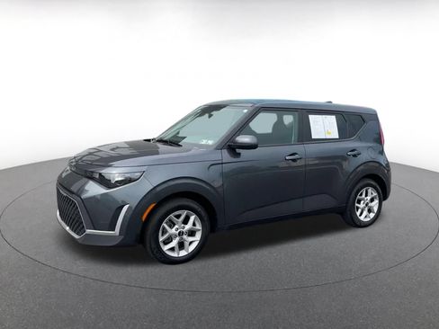 Used 2025 Kia Soul LX w/ LX Technology Package FWD image 7