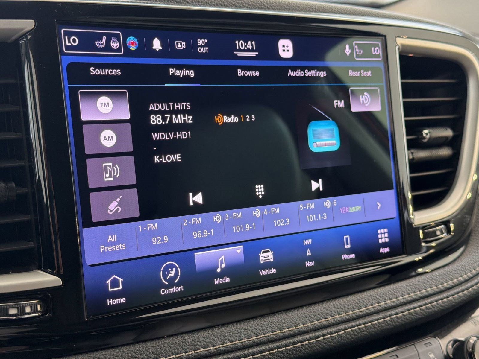 Used 2021 Chrysler Pacifica Touring-L w/ Uconnect Theater Family Group FWD image 22