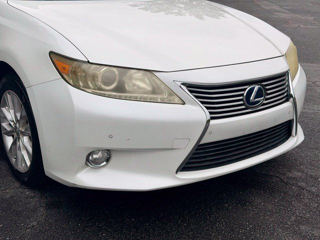Used 2013 Lexus ES 300h w/ Luxury Pkg FWD image 14