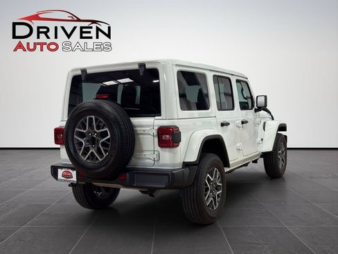 Used 2025 Jeep Wrangler Unlimited Sahara AWD/4WD image 6