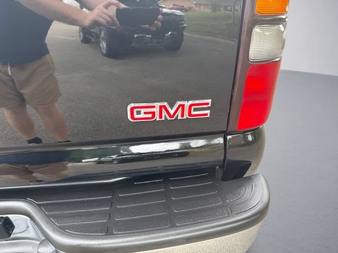 Used 2005 GMC Yukon XL SLT w/ SLT Preferred Equipment Group RWD image 33