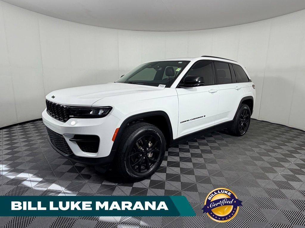 Used 2025 Jeep Grand Cherokee Altitude RWD image 1