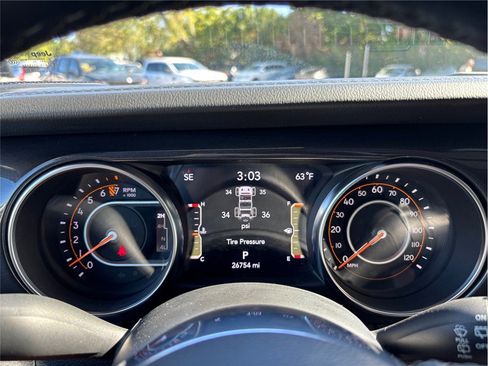 Used 2021 Jeep Wrangler Unlimited Sahara w/ Altitude AWD/4WD image 20