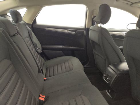 Used 2019 Ford Fusion SE FWD image 19