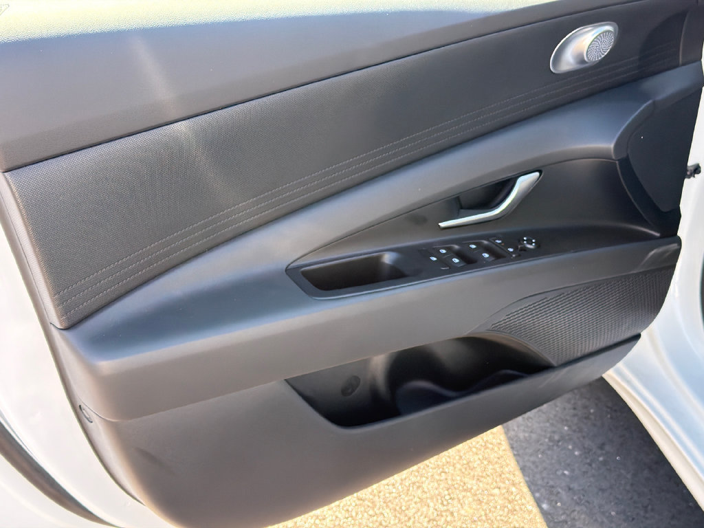 New 2026 Hyundai Elantra SE FWD image 11