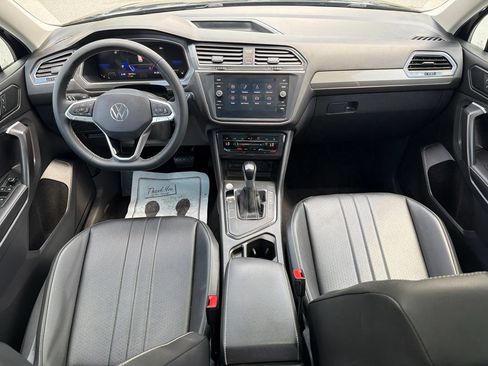 Used 2023 Volkswagen Tiguan SE w/ Panoramic Sunroof Package FWD image 29