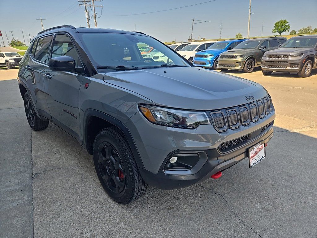 Used 2022 Jeep Compass Trailhawk w/ Trailhawk Convenience Group AWD/4WD image 15