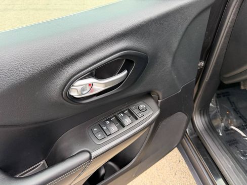 Used 2014 Jeep Cherokee Limited AWD/4WD image 10