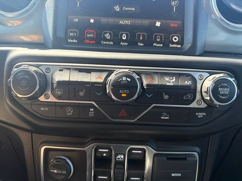 Used 2022 Jeep Gladiator Overland w/ LED Lighting Group AWD/4WD image 25