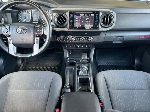 Certified 2019 Toyota Tacoma TRD Sport w/ Technology Package AWD/4WD image 13