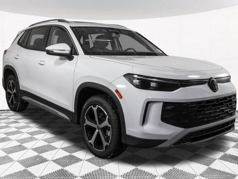 New 2026 Volkswagen Tiguan SE image 9