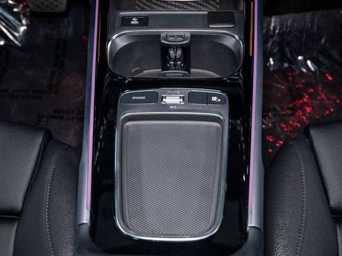 Used 2025 Mercedes-Benz GLB 250 image 24