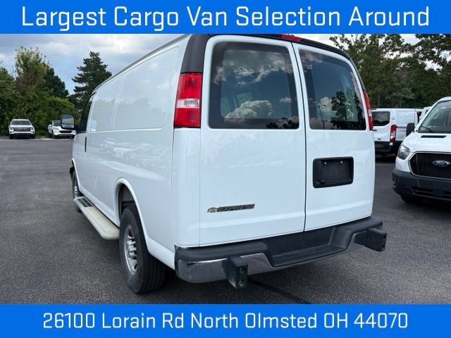 Used 2025 Chevrolet Express 2500 w/ Driver Convenience Package RWD image 3