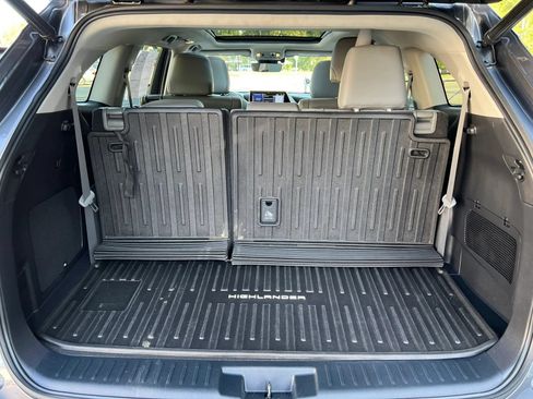 Used 2022 Toyota Highlander Platinum AWD/4WD image 11
