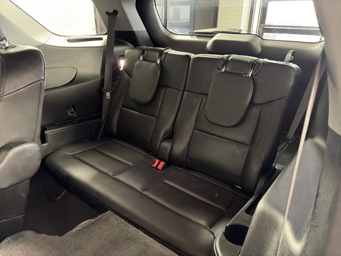 Used 2022 Ford Explorer XLT w/ Equipment Group 202A image 8