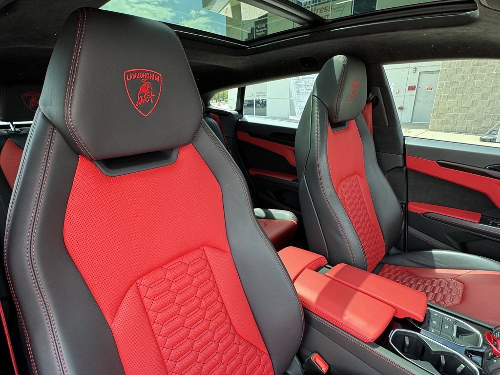 Used 2022 Lamborghini Urus AWD/4WD image 41