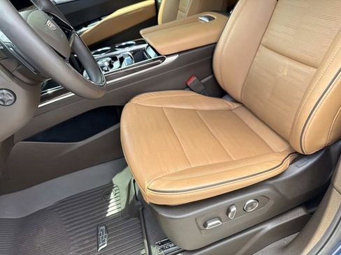 Certified 2025 Cadillac Escalade Premium Luxury w/ LPO, Floor Liner Package AWD/4WD image 18