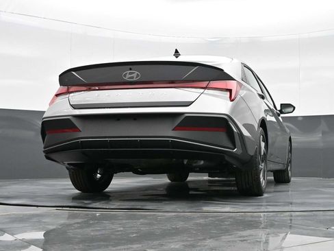 Certified 2025 Hyundai Elantra Sport image 32