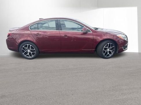 Used 2017 Buick Regal Sport Touring FWD image 3
